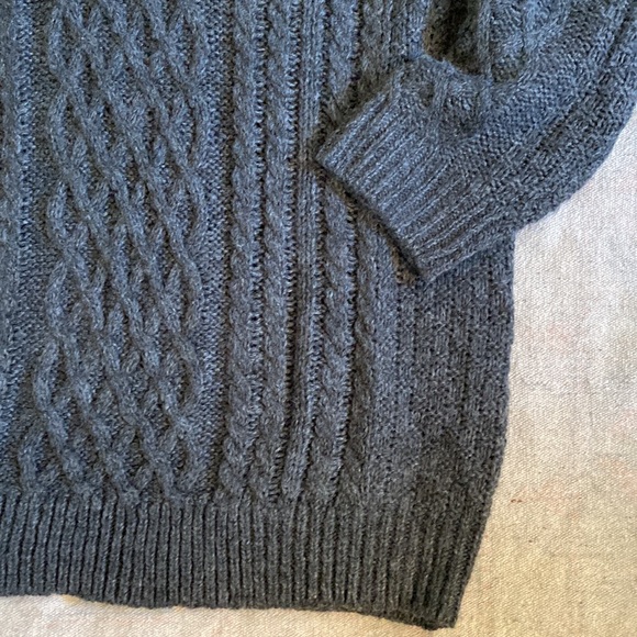 NWT Gray Sweater - Picture 5 of 6